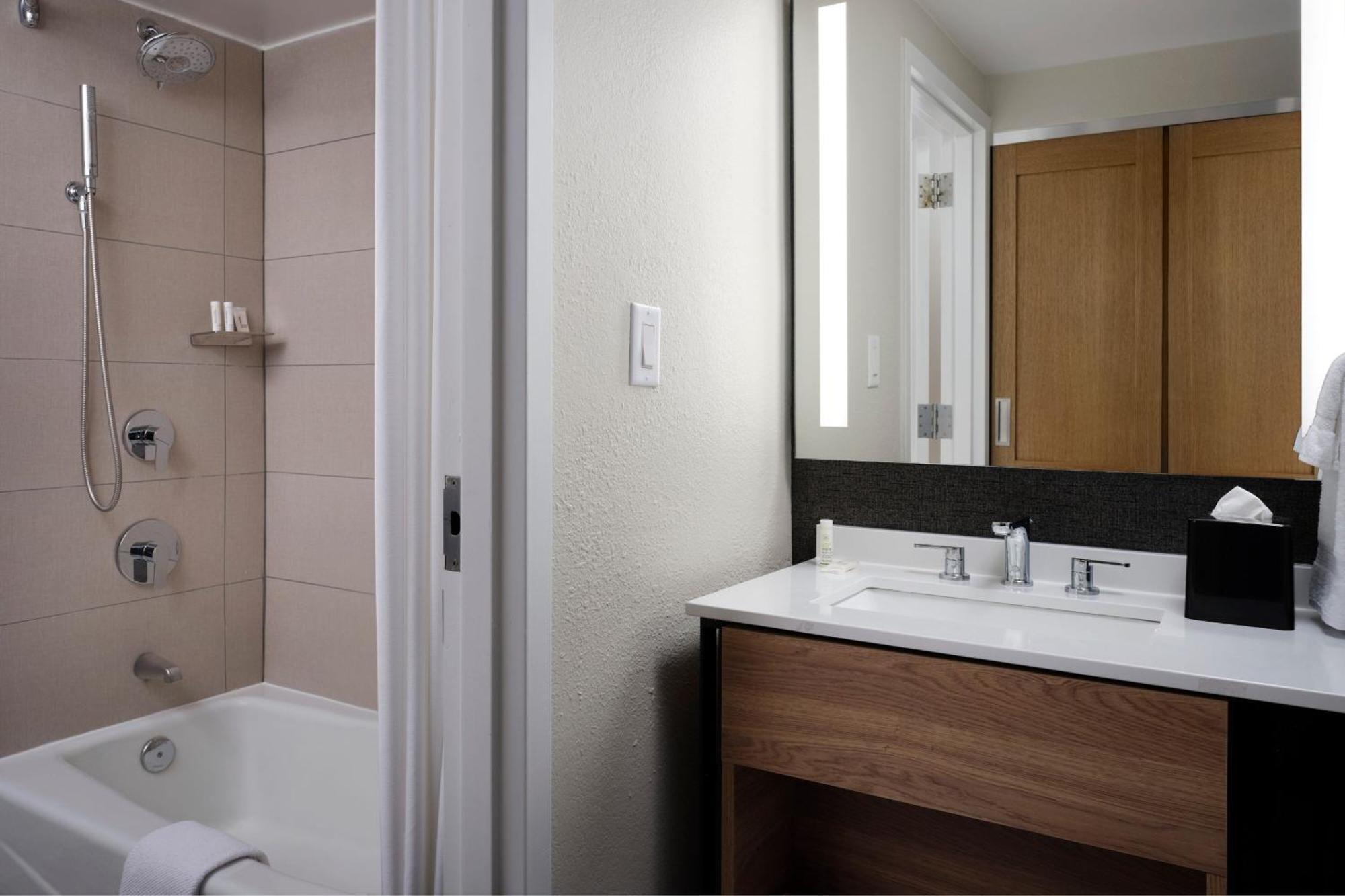 Sheraton Grand Rapids Airport Hotel Cascade Luaran gambar